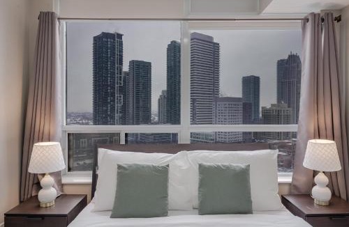 Downtown Mississauga Apartment | Corporate 2BR Condo Celebration Sq Parking 19th
