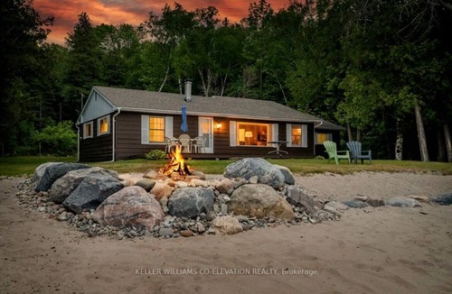 Lafontaine Cottage | Cottage on Private Beach