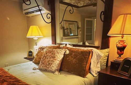 Vicksburg Cottage | Cottage Suite at Flowerree