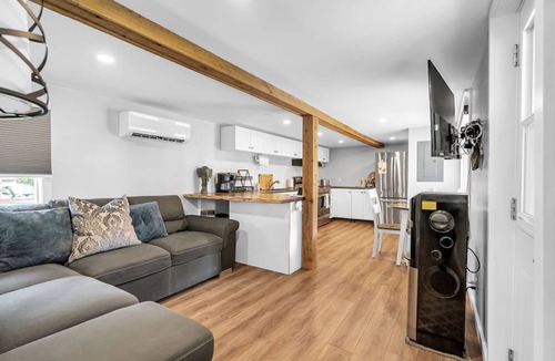 South Glengarry Cottage | Cottages at Penny's CovenThe Sunshine Nook - Cottage #4