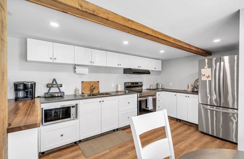 South Glengarry Cottage | Cottages at Penny's CovenThe Sunshine Nook - Cottage #4