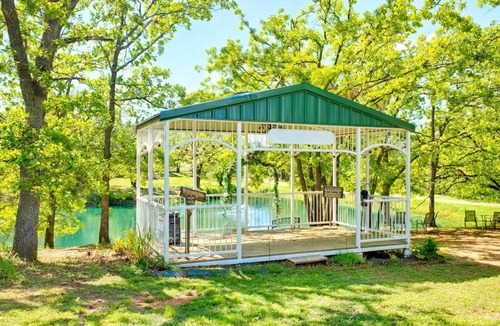 Guthrie Cottage | Cottages at Willow Pond Charming romantic hot tub wine jacuzzi breakfast massage
