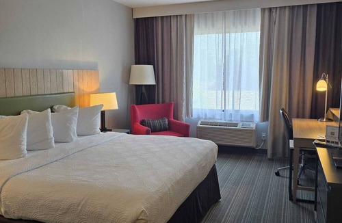 Cannifton Hotel | Country Inn & Suites by Radisson, Belleville, ON