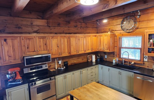 Erin House | Country Log Home - a quiet get-a-way not far from the city.