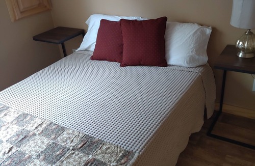 Coleman Cottage | Country Seclusion . WiFi with Peaceful, quite, seclusion, and backyard firepit
