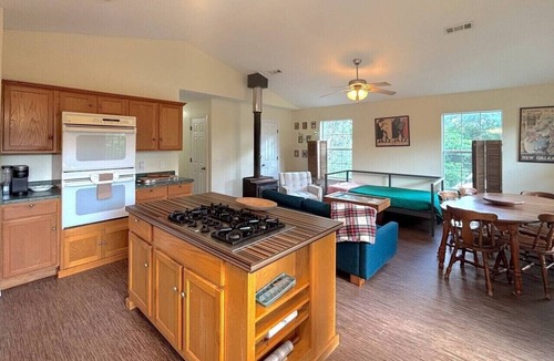 Eureka Springs House | Country Side House, With Beautiful Garden