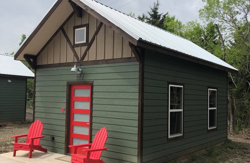 Honey Grove Cabin | Countryside Tiny Cabin 2