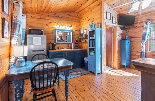 Harriet Cabin | Couple's Luxury Ozark Buffalo River Retreat! Hike, Fish, Float!