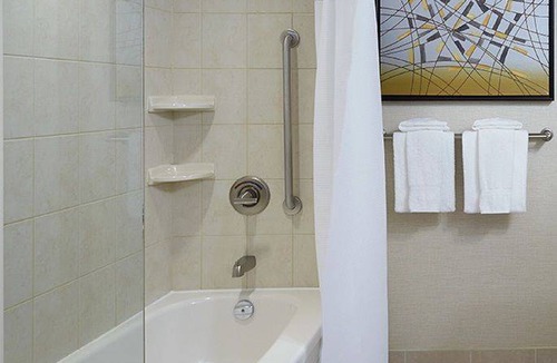 Saint-Laurent Hotel | Courtyard by Marriott Montreal Airport