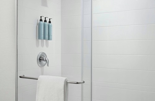 Northeast Mississauga Hotel | Courtyard by Marriott Mississauga - Airport Corporate Centre West