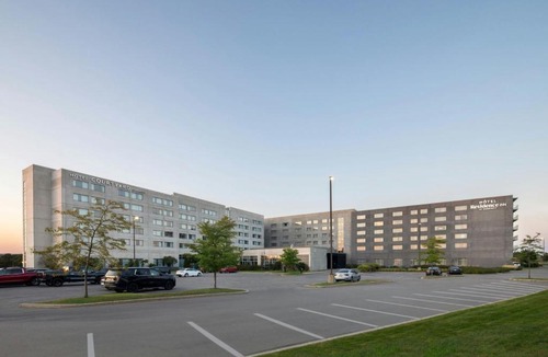 Saint-Laurent Hotel | Courtyard by Marriott Montreal Airport