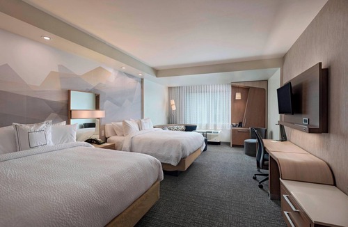 Sugar Land Hotel | Courtyard by Marriott Houston Sugar Land/Lake Pointe