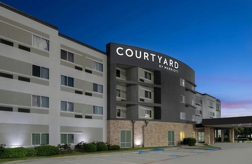 Fairbanks Hotel | Courtyard Houston NW/290 Corridor