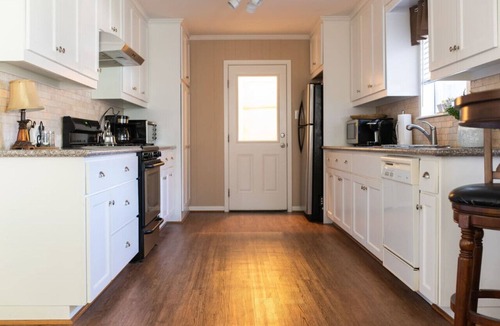 Redmond Terrace House | Covered Pool 1 Mi Walk to Kyle Field