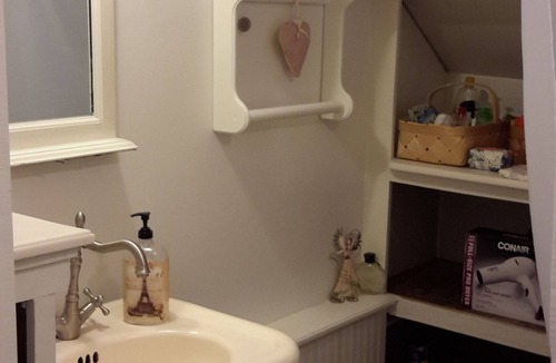 Ledbetter Apartment | Cozy 1-bedroom loft efficiency apartment in tranquil Ledbetter with WiFi, AC