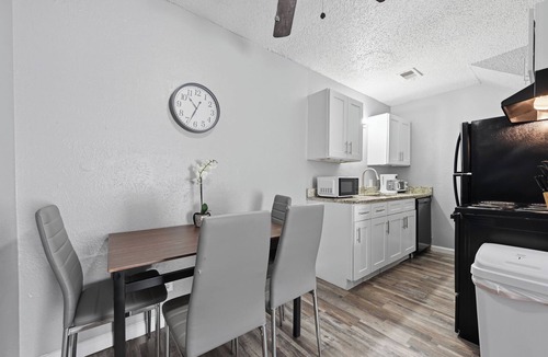 South Arlington Apartment | Cozy 1BR townhome perfect for relaxing stays