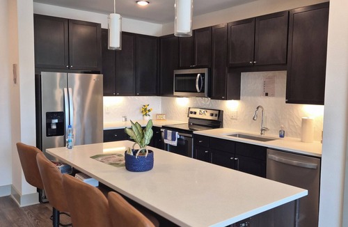 Frisco Original Donation Apartment | Cozy 2-Bdrms w/2 large Bth in fabulous Frisco: Universal kids Resort 5 mins!