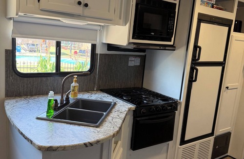 Cleburne House | Cozy 2-bedroom caravan in nice Cleburne with AC, WiFi