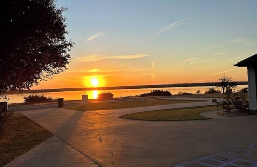 Cleburne House | Cozy 2-bedroom caravan in nice Cleburne with AC, WiFi