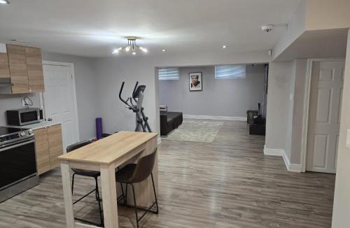 Thornhill Apartment | Cozy 2 Bedroom Suite - near Bayview & Steeles & Finch Station