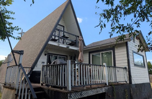 Princeton House | Cozy 2-bedroomA-frame lake house in charming Princeton with AC