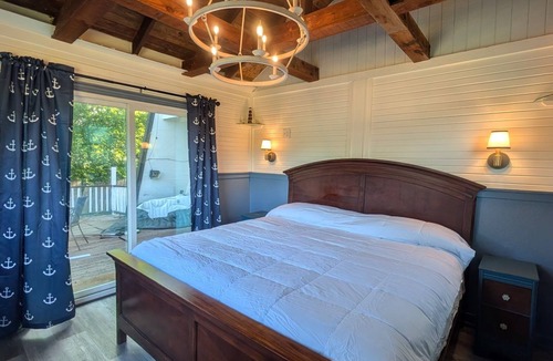 Princeton House | Cozy 2-bedroomA-frame lake house in charming Princeton with AC