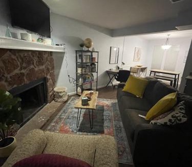 Shenandoah House | Cozy 2BR 2BA apt close to Siegen & Womans