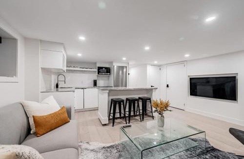 Leslieville Apartment | Cozy 2BR Basement Suite in Leslieville