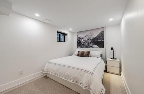 Leslieville Apartment | Cozy 2BR Basement Suite in Leslieville