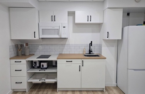 Steinbach Apartment | Cozy 2BR Suite - Private Entrance & Home Comforts
