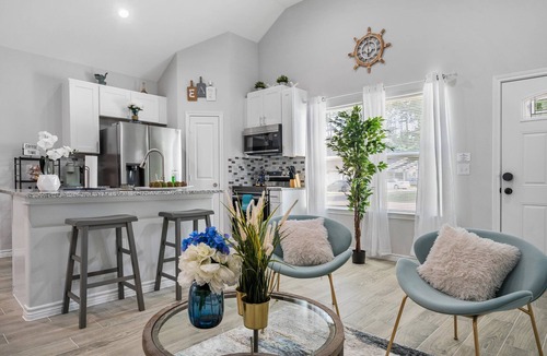 April Sound House | Cozy 3bed/2bath Home I Minutes from Lake Conroe