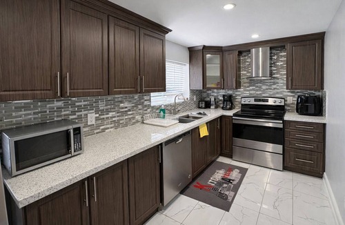 Caledon Apartment | Cozy 3BR Caledon Bsmt Suite w/Private Access & Basketball Court—Near Brampton!