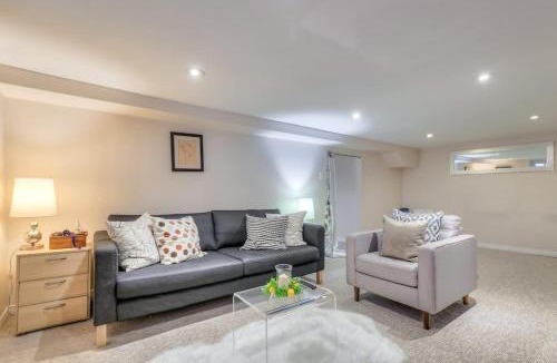 Riverside House | Cozy 3BR Home with 2 Kitchens plus Backyard in Leslieville