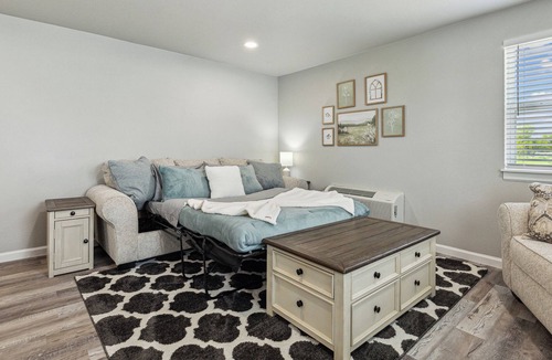 Whitesboro Apartment | Cozy and Cute Studio 15 minutes from Lake Texoma and 30 minutes from WinStar.