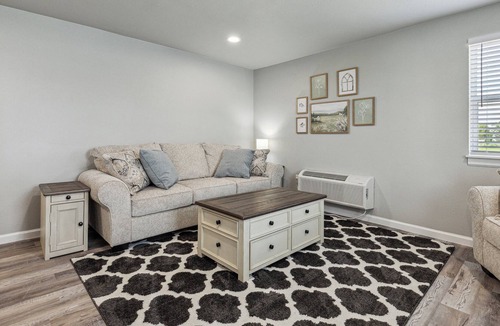 Whitesboro Apartment | Cozy and Cute Studio 15 minutes from Lake Texoma and 30 minutes from WinStar.