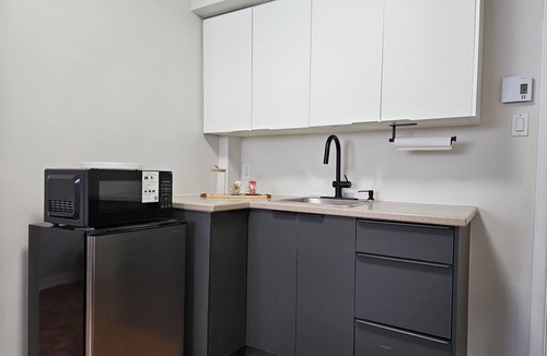 Cote-Saint-Luc Apartment | Cozy and Modern 1BR Bachelor Apartment