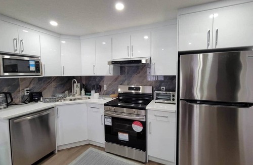Panorama Hills House | Cozy and Modern Suite - Your Home Away from Home!