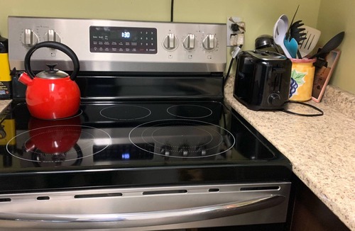 Lisgar Apartment | Cozy and quite 2 bedroom basement appartment with separate entrance…