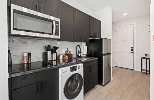 Oak Cliff Apartment | Cozy Arts District Stay | Gym + Games + Yoga