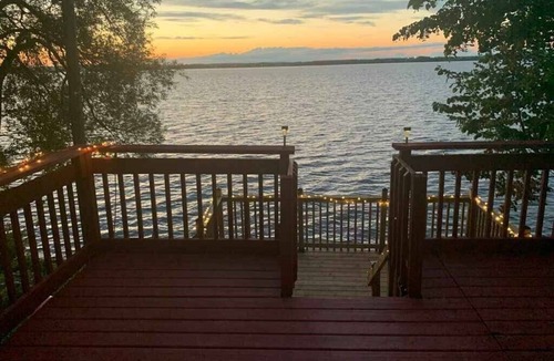 Carrying Place Cottage | Cozy Beachfront Cottage Prince Edward County