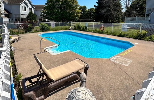 Collingwood House | Cozy Blue Mountain Escape Perfect for Relaxation & Adventure