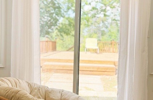 Burnt River Cottage | Cozy Burnt Riverfront Retreat