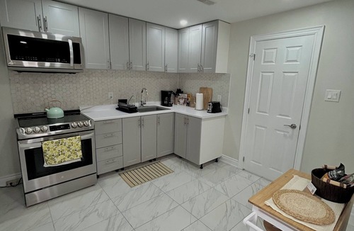 New Tecumseth Apartment | Cozy Caribbean-inspired Airbnb north of Toronto