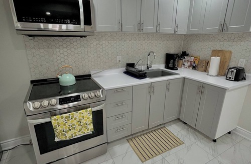 New Tecumseth Apartment | Cozy Caribbean-inspired Airbnb north of Toronto