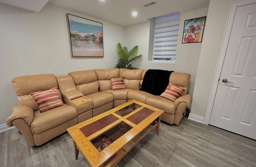 New Tecumseth Apartment | Cozy Caribbean-inspired Airbnb north of Toronto