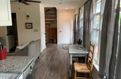 Arvada Plaza Area Apartment | Cozy Carriage House - studio in serene Arvada with WiFi, AC
