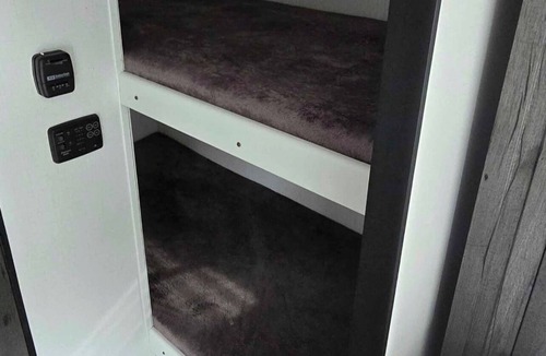 Valdez House | Cozy Ccaravan with AC, WiFi in charming Valdez