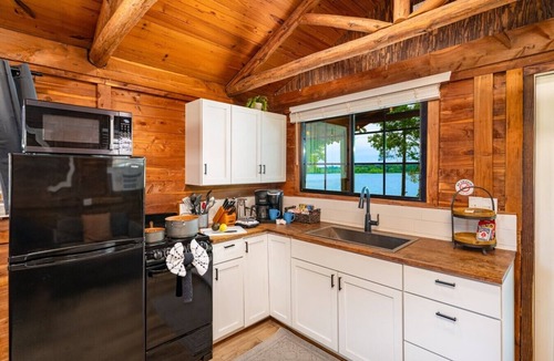 Hemphill Cabin | Cozy Cedar Waterfront Cabin 10 on Toledo Bend