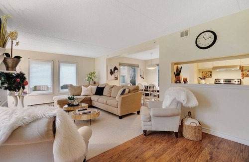 The Blue Mountains Condo | Cozy & Chic Mountain Getaway | Steps to BM Village