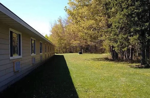 Colpoys Bay Apartment | Cozy Comfort Double Room 09 – Peninsula Motel, Minutes from Wiarton Waterfront